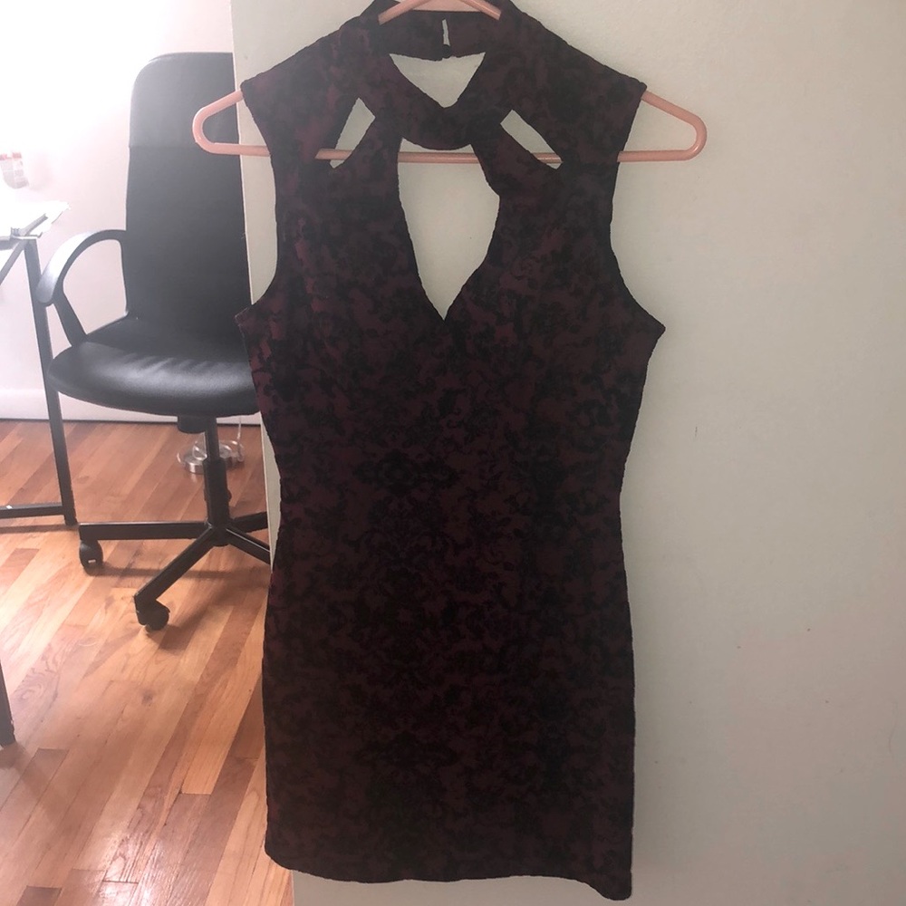 Sexy and classy mid dress.